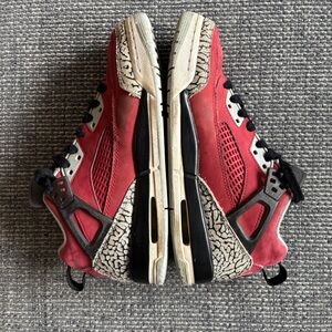 🔥 Jordan Boys Spizike Low Shoes | Toro Colorway - Black/Red/Gray | Sz 7 🔥
